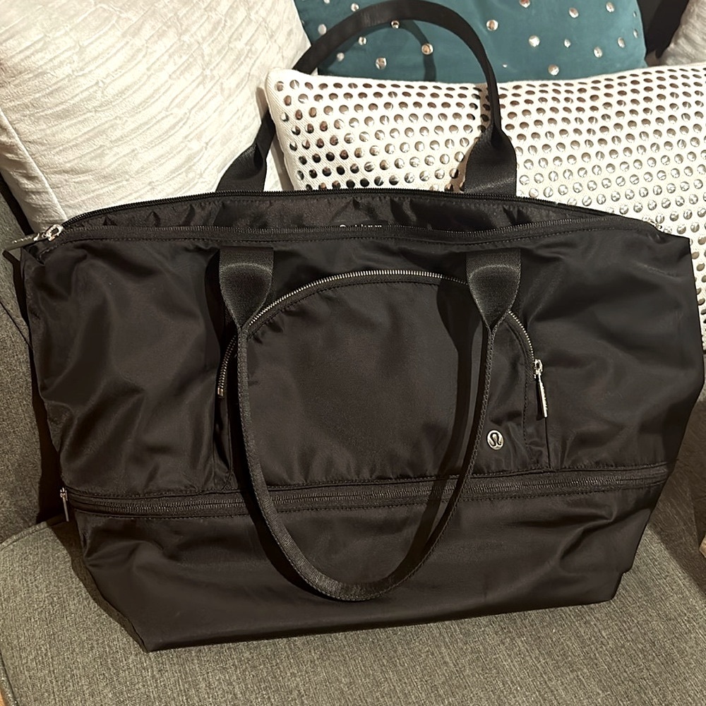 Lululemon City Adventure Tote 27L Barely used, black